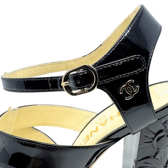 CHANEL Black and Gold Heels with Sculptural Design - Picture 2 of 11
